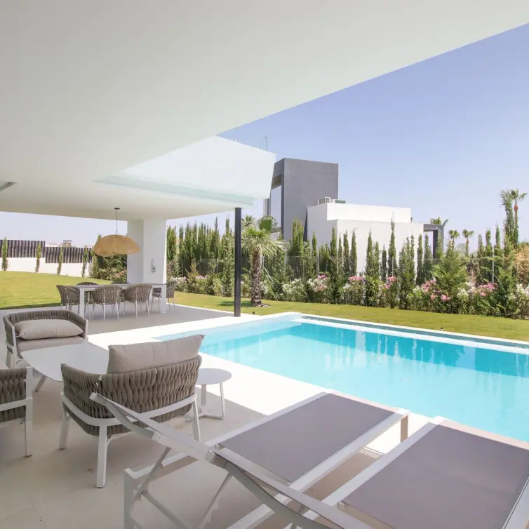 Продажа  отдельно стоящей виллы в Estepona