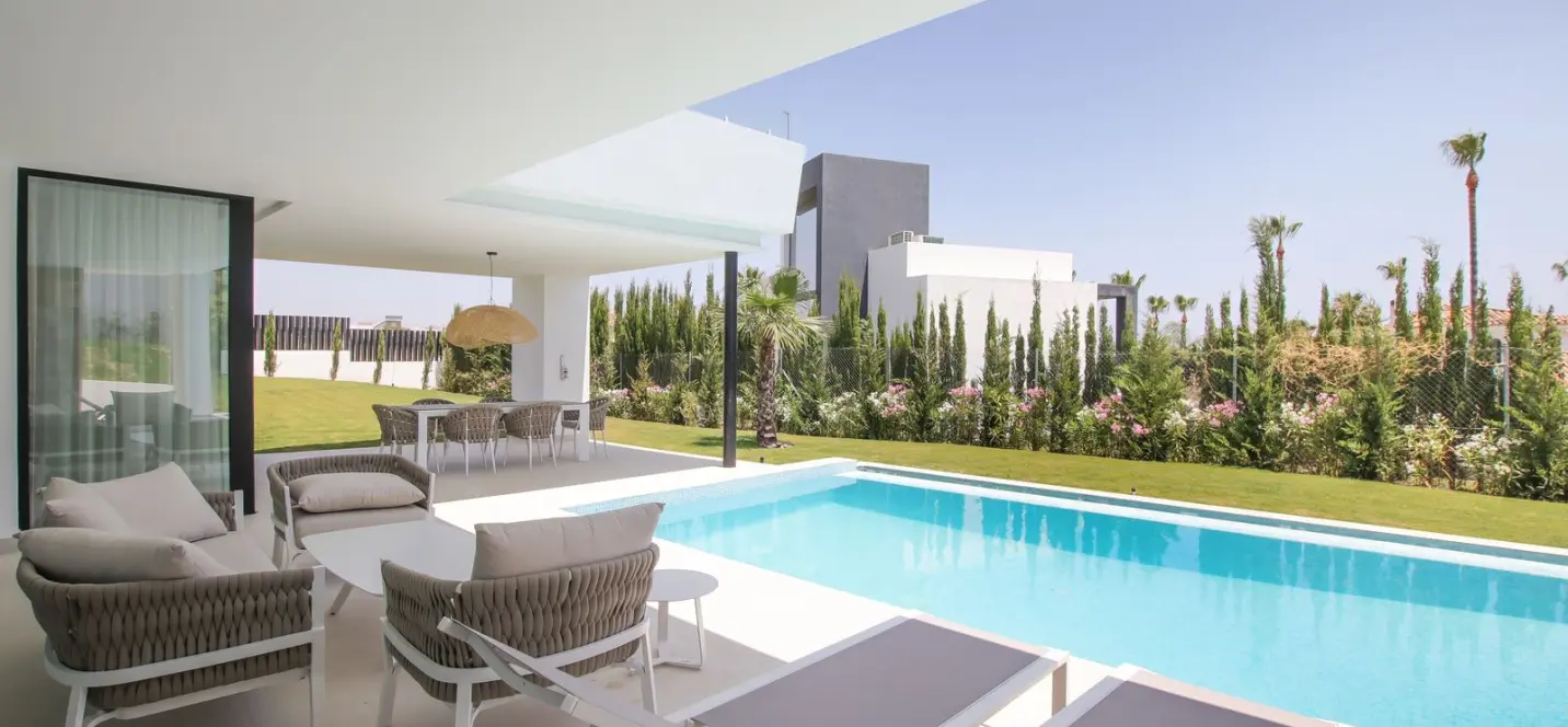 Продажа  отдельно стоящей виллы в Estepona 2
