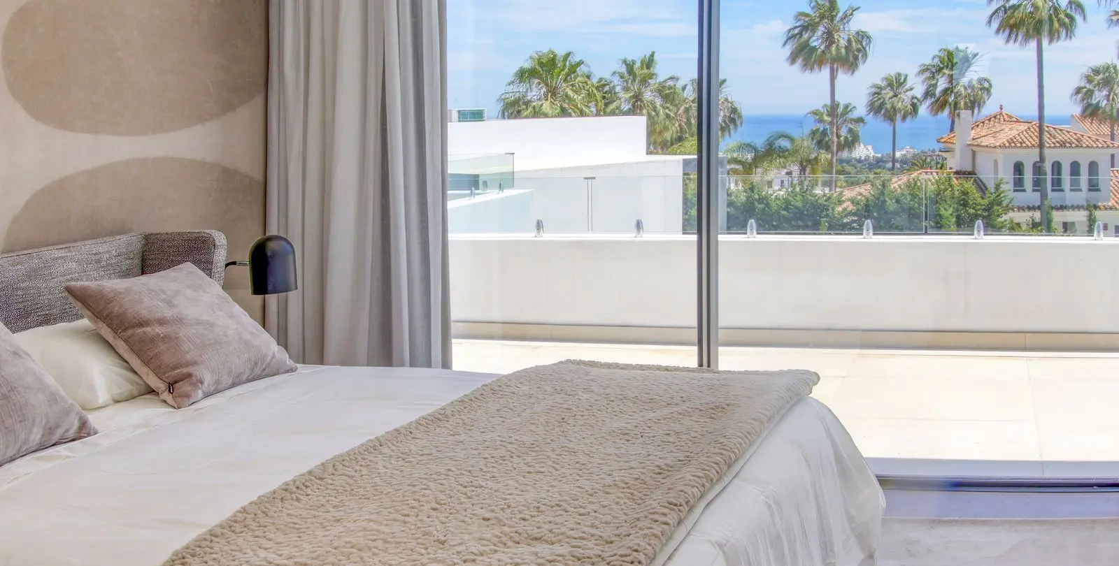Продажа  отдельно стоящей виллы в Estepona 20