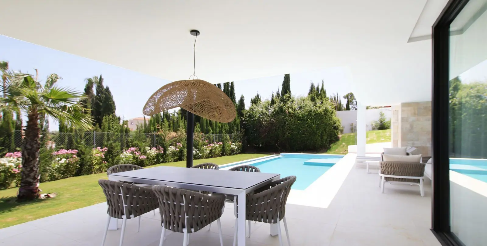 Продажа  отдельно стоящей виллы в Estepona 23