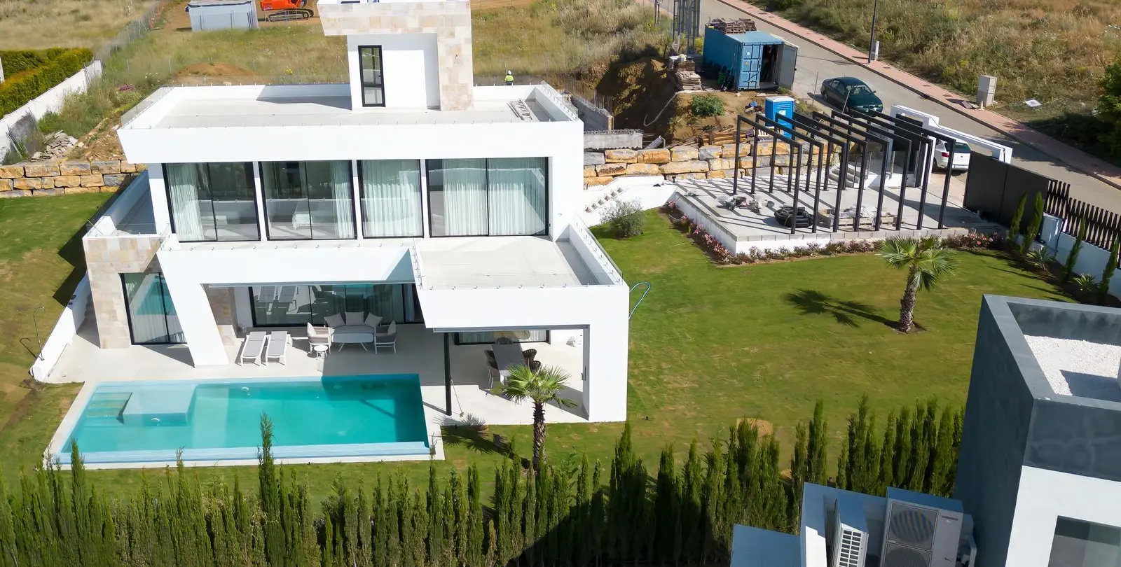 Продажа  отдельно стоящей виллы в Estepona 25