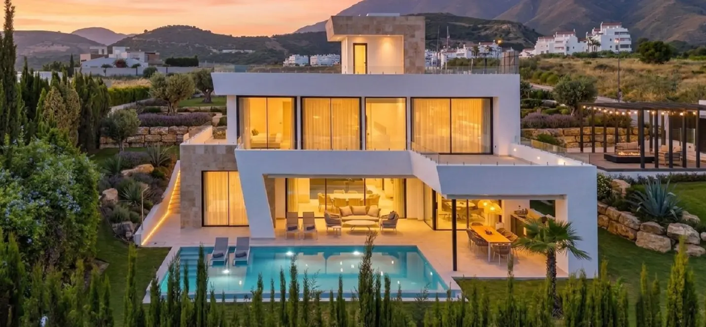 Sale of detached villa in Estepona 0