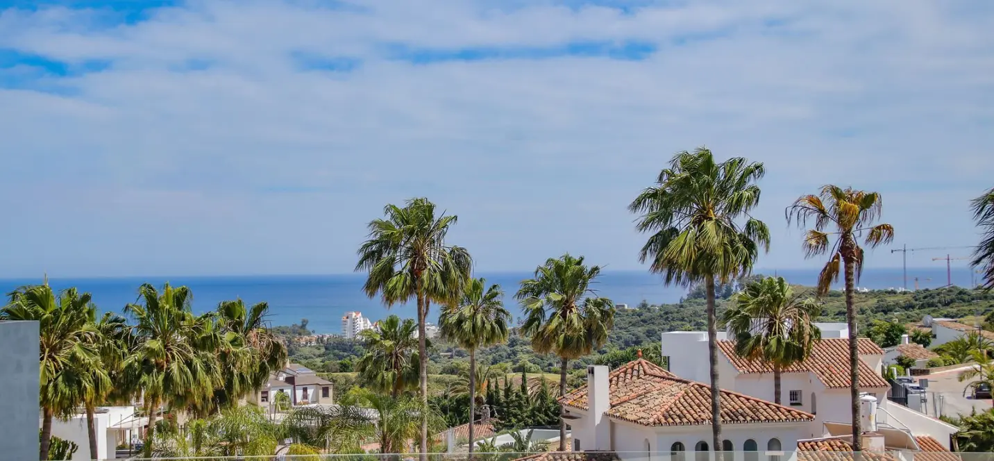 Sale of detached villa in Estepona 1