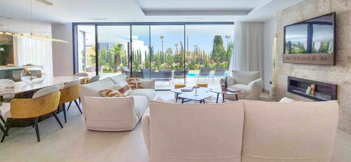 Sale of detached villa in Estepona 3