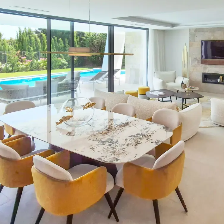 Sale of detached villa in Estepona