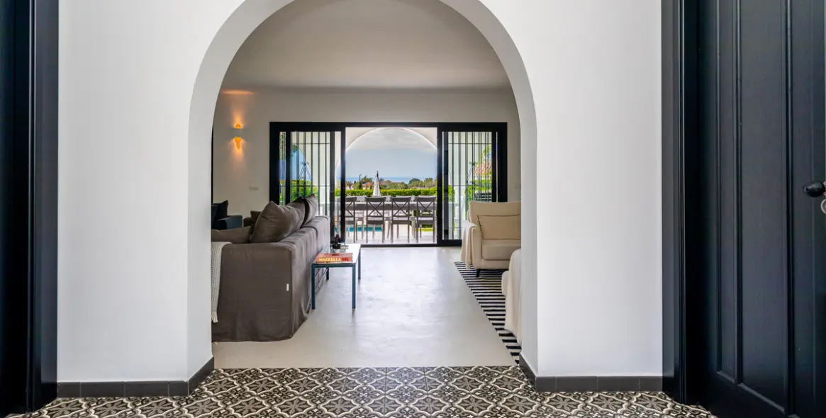 Продажа  отдельно стоящей виллы в Marbella East (район Hacienda Las Chapas) 6