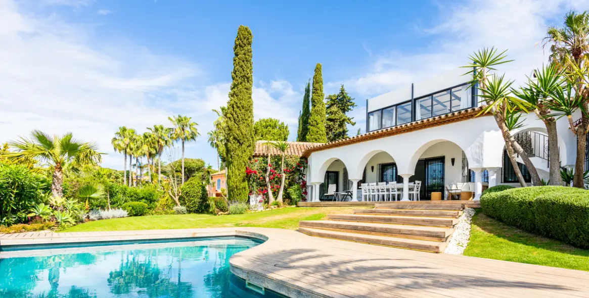 Продажа  отдельно стоящей виллы в Marbella East (район Hacienda Las Chapas) 10