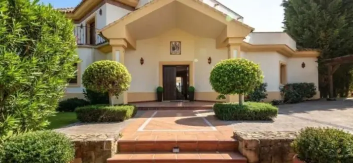 Venta de villa independiente en Los Flamingos 1