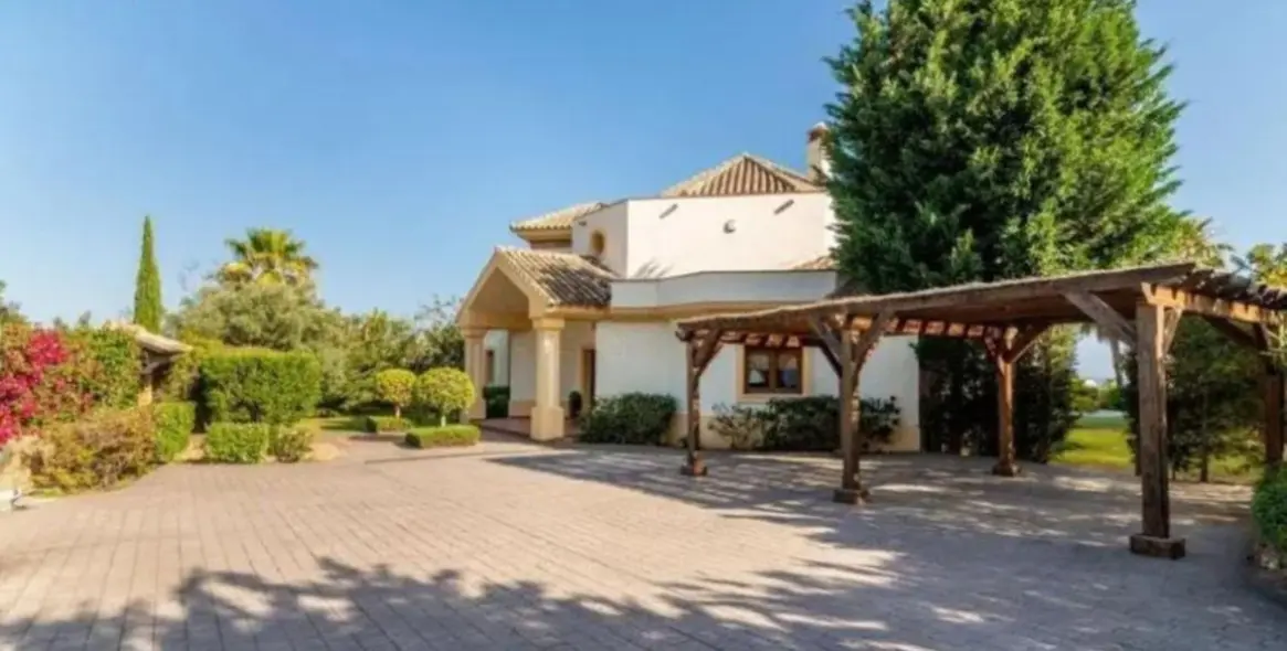 Продажа  отдельно стоящей виллы в Los Flamingos 3