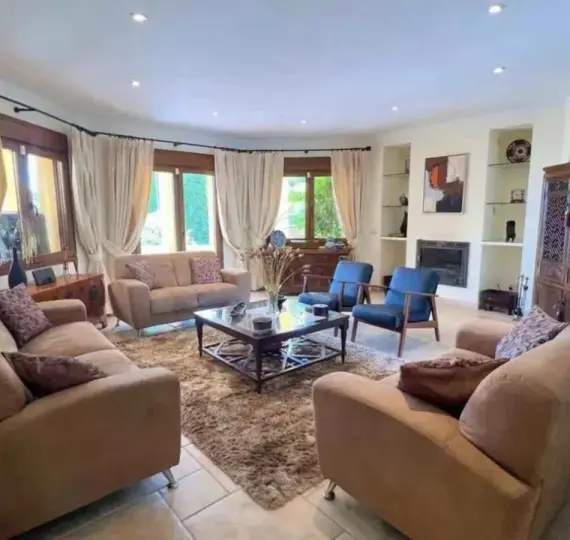 Venta de villa independiente en Los Flamingos