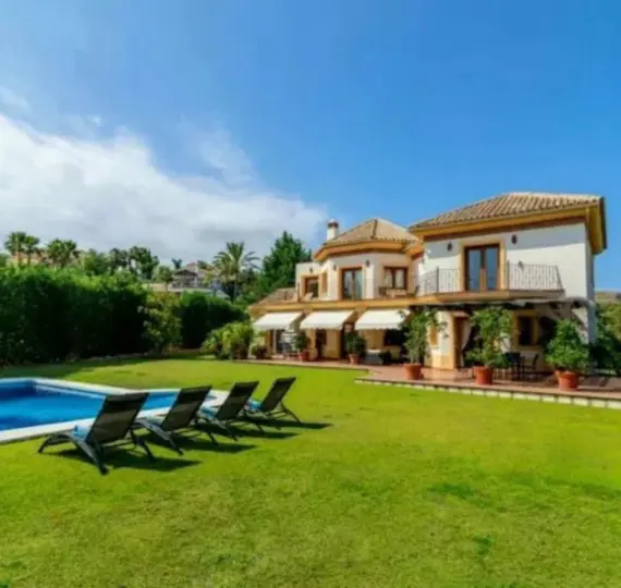 Venta de villa independiente en Los Flamingos