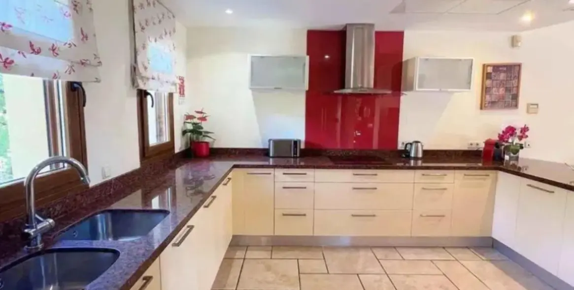 Продажа  отдельно стоящей виллы в Los Flamingos 6