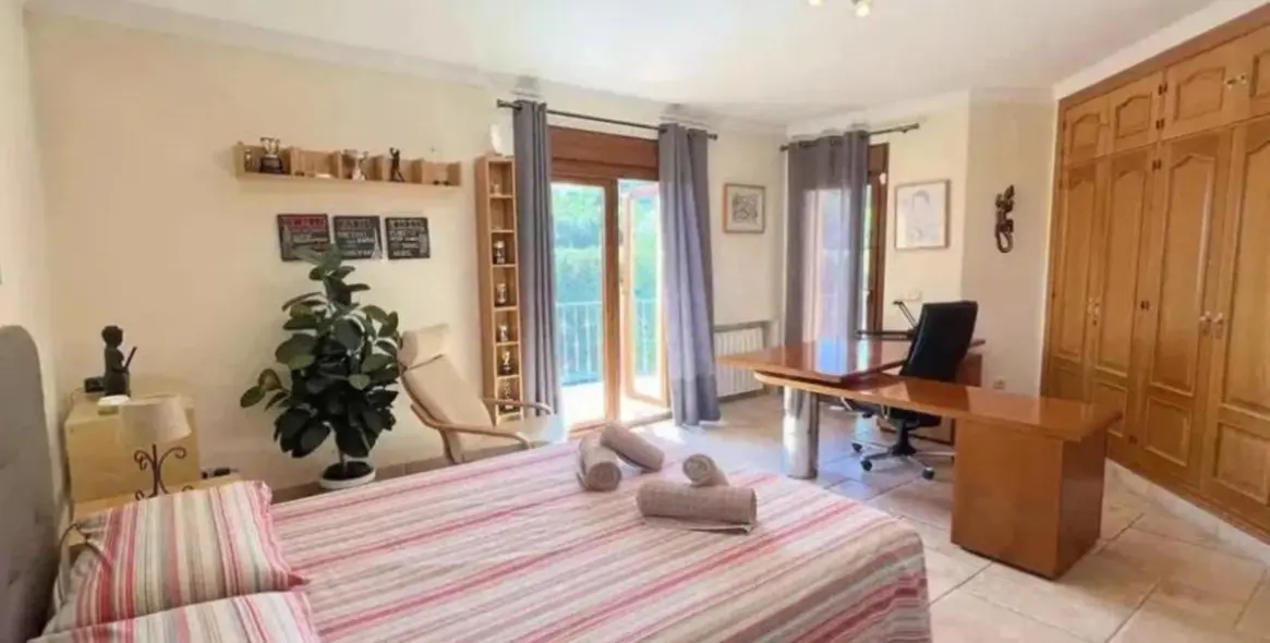 Продажа  отдельно стоящей виллы в Los Flamingos 10