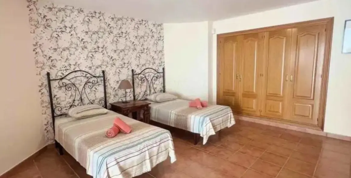 Продажа  отдельно стоящей виллы в Los Flamingos 13