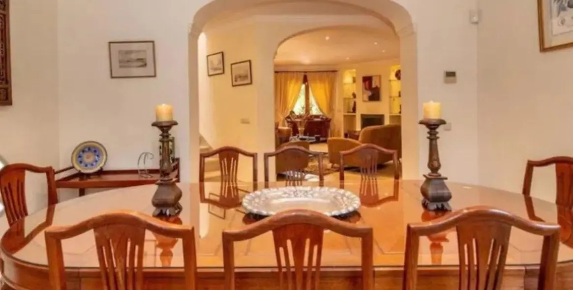 Продажа  отдельно стоящей виллы в Los Flamingos 18