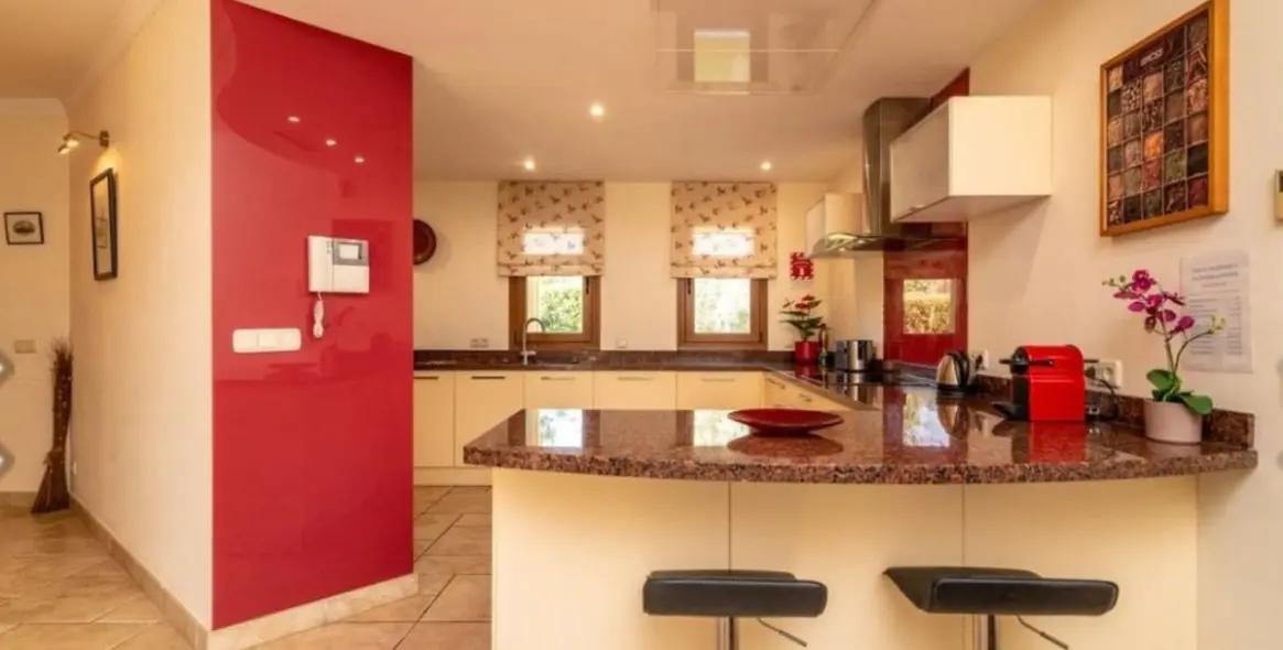 Продажа  отдельно стоящей виллы в Los Flamingos 23