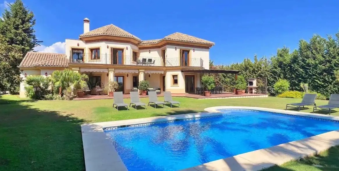 Продажа  отдельно стоящей виллы в Los Flamingos 26