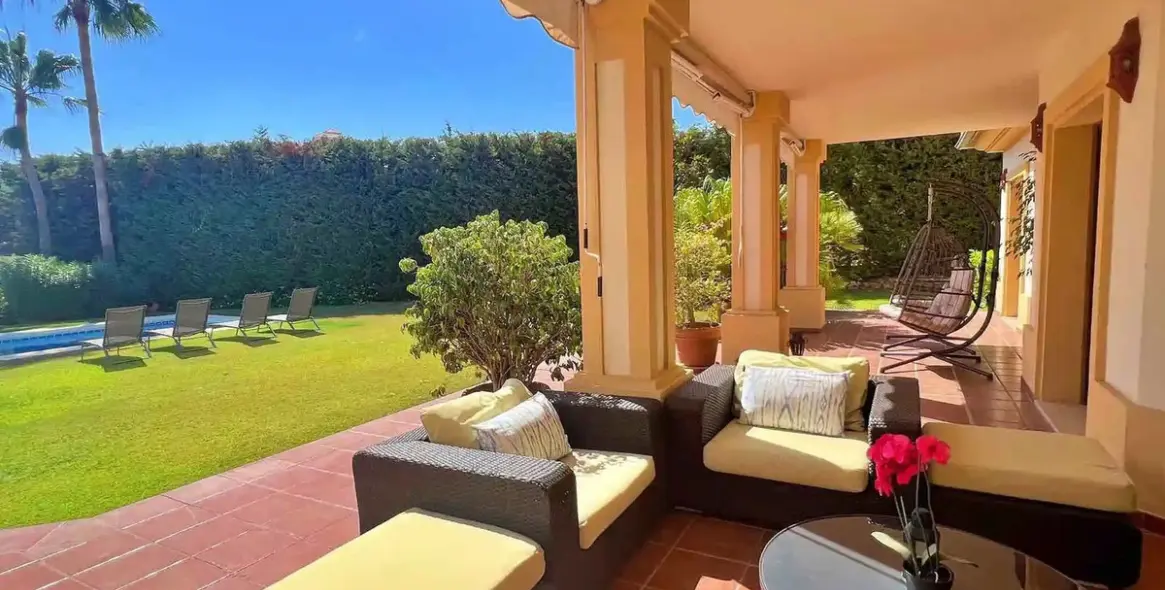 Продажа  отдельно стоящей виллы в Los Flamingos 29