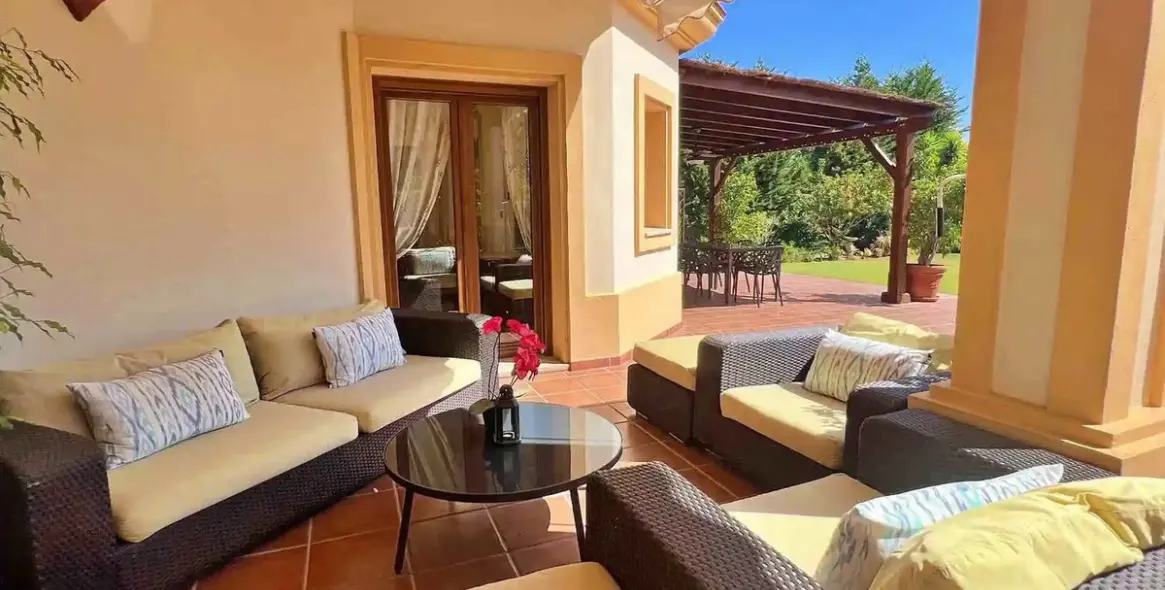 Продажа  отдельно стоящей виллы в Los Flamingos 30