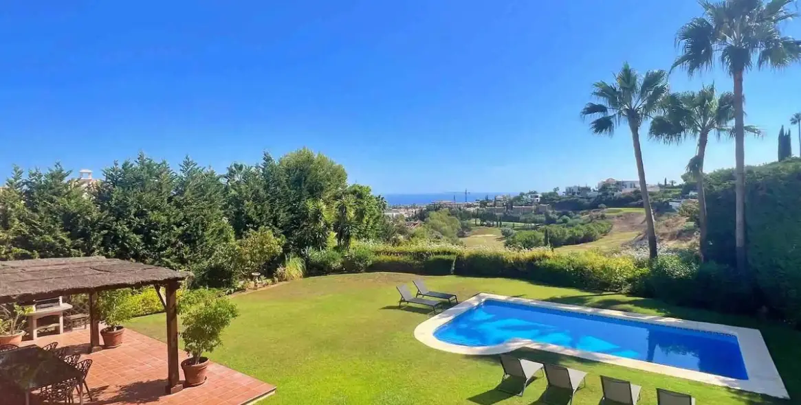 Продажа  отдельно стоящей виллы в Los Flamingos 31