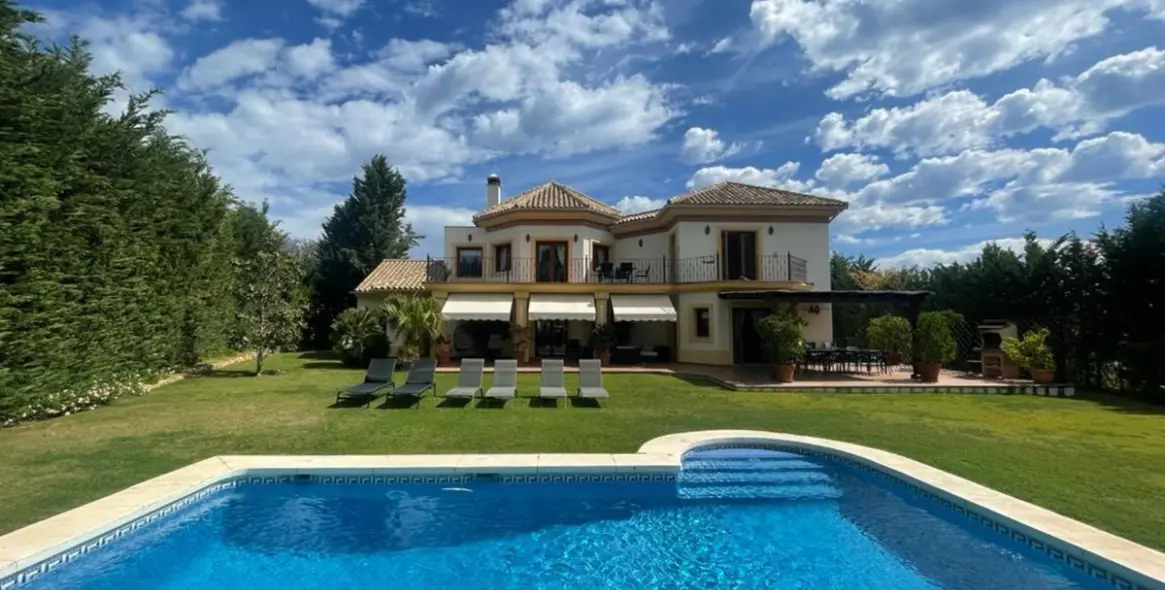 Продажа  отдельно стоящей виллы в Los Flamingos 34