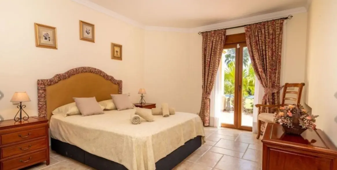 Продажа  отдельно стоящей виллы в Los Flamingos 39