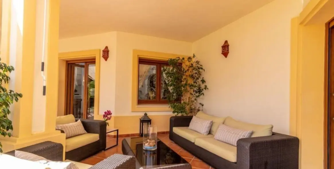 Продажа  отдельно стоящей виллы в Los Flamingos 40