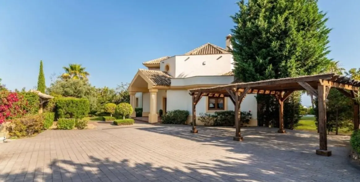 Продажа  отдельно стоящей виллы в Los Flamingos 41