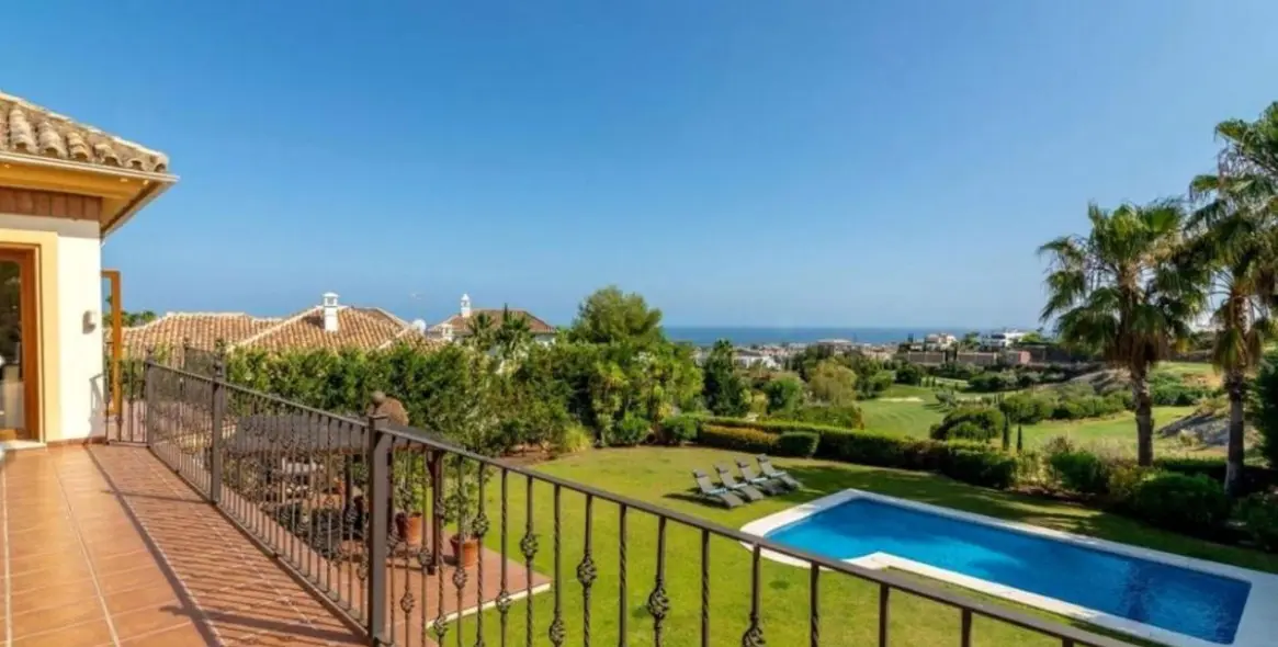 Продажа  отдельно стоящей виллы в Los Flamingos 45