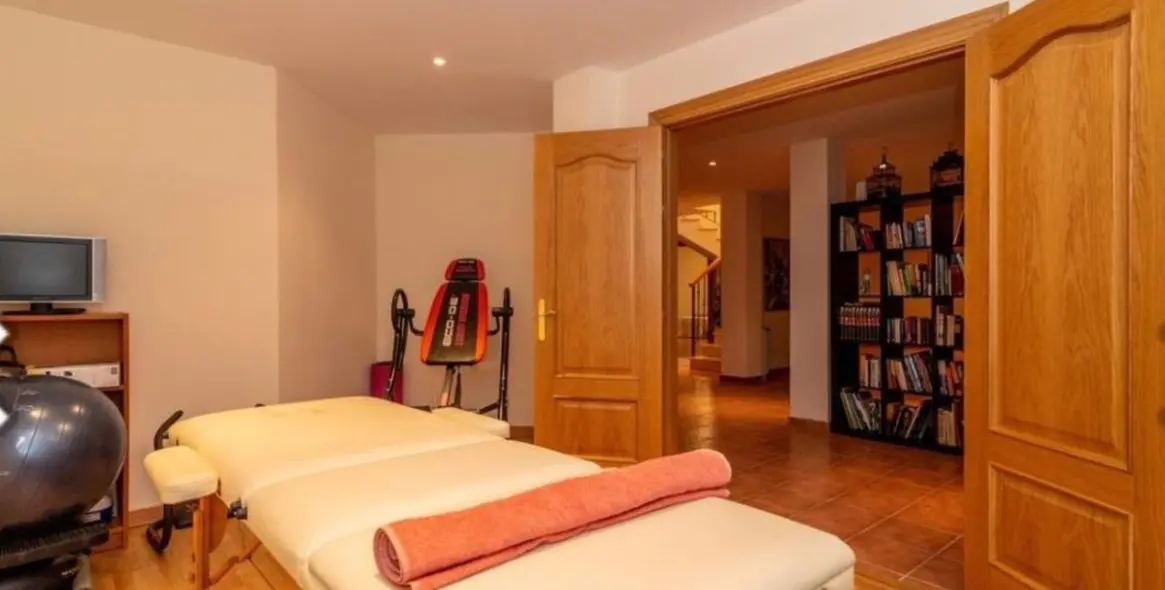 Продажа  отдельно стоящей виллы в Los Flamingos 46