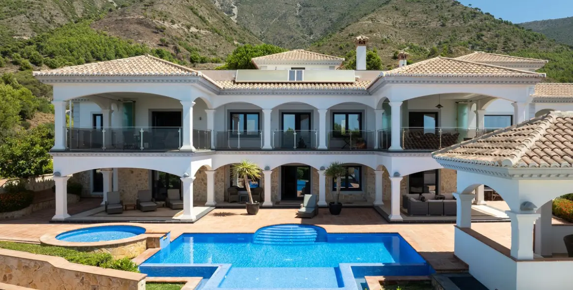 Sale of detached villa in Mijas 1