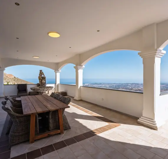 Sale of detached villa in Mijas