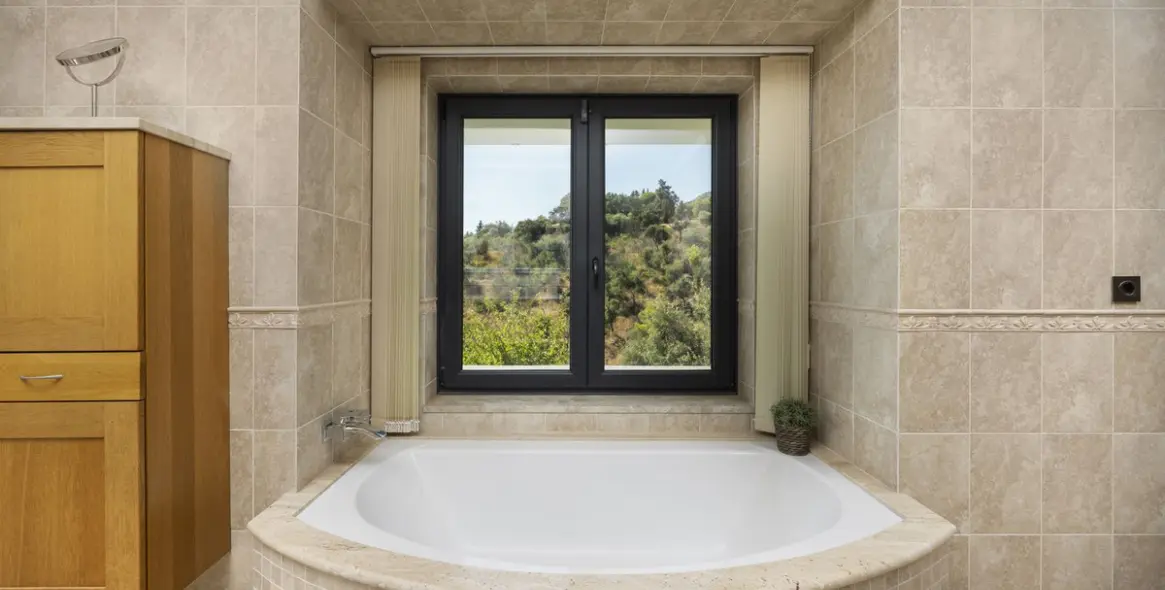 Sale of detached villa in Mijas 19