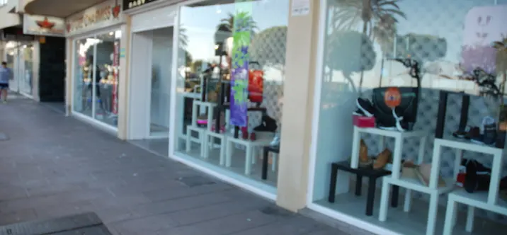 Продажа магазина в Estepona 2