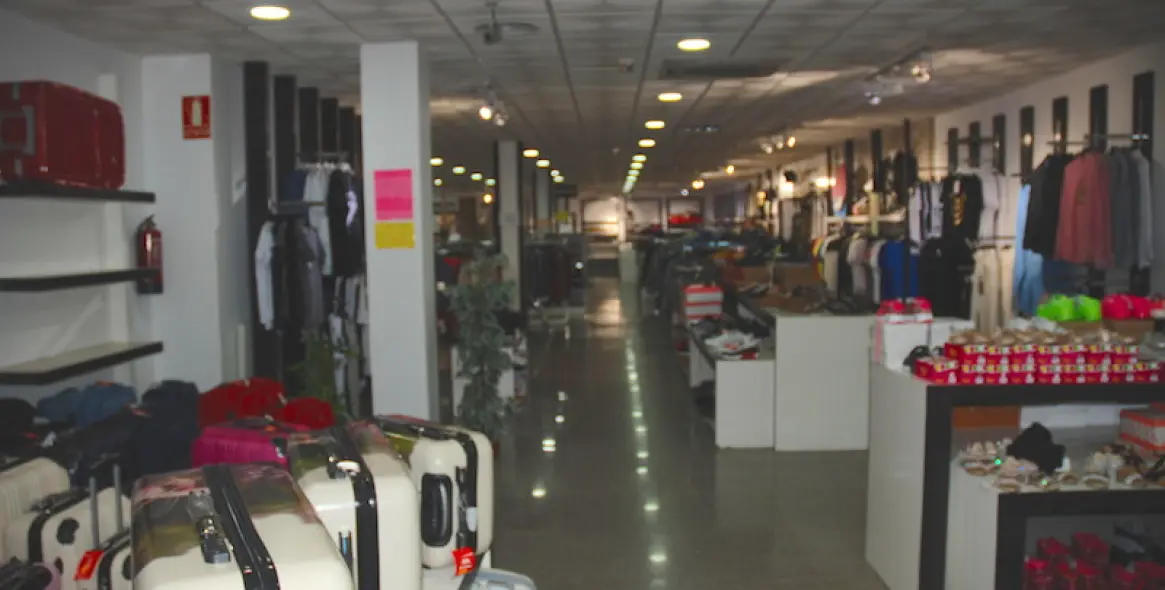 Venta de tienda en Estepona 4