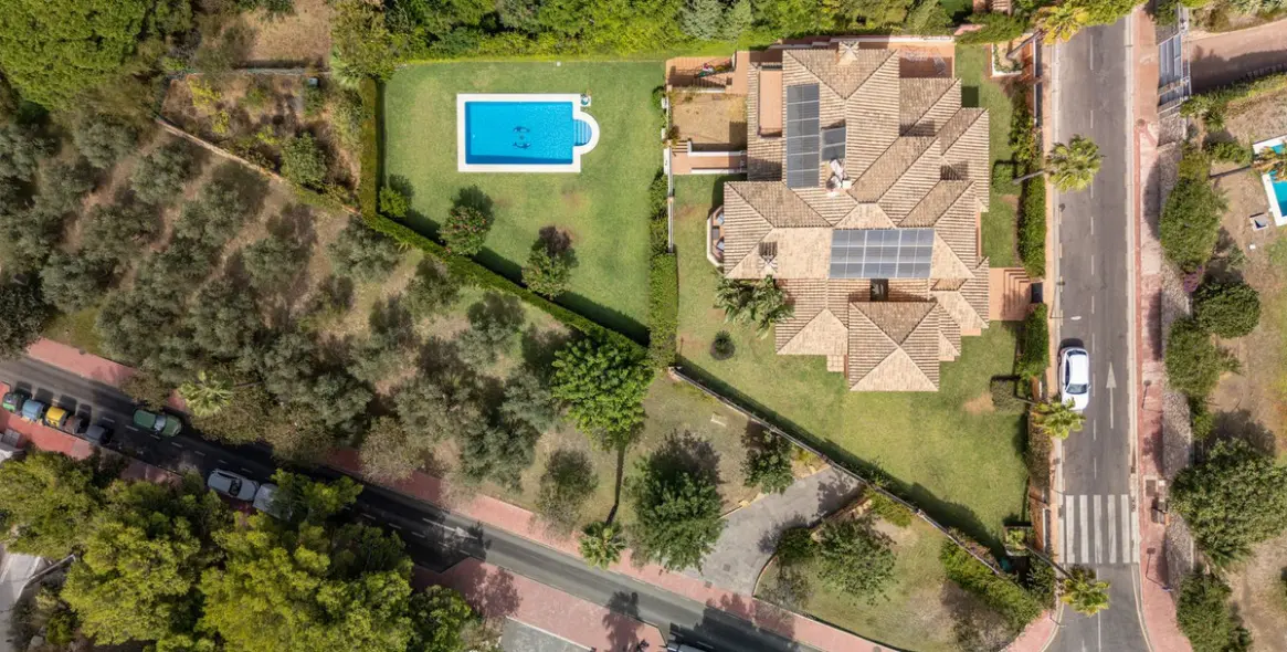 Продажа  отдельно стоящей виллы в Benalmadena Costa 1