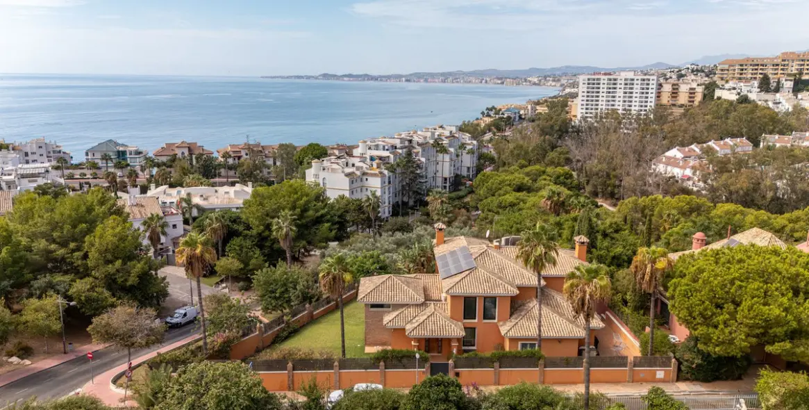 Продажа  отдельно стоящей виллы в Benalmadena Costa 2