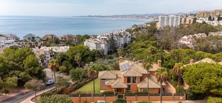 Продажа  отдельно стоящей виллы в Benalmadena Costa 1