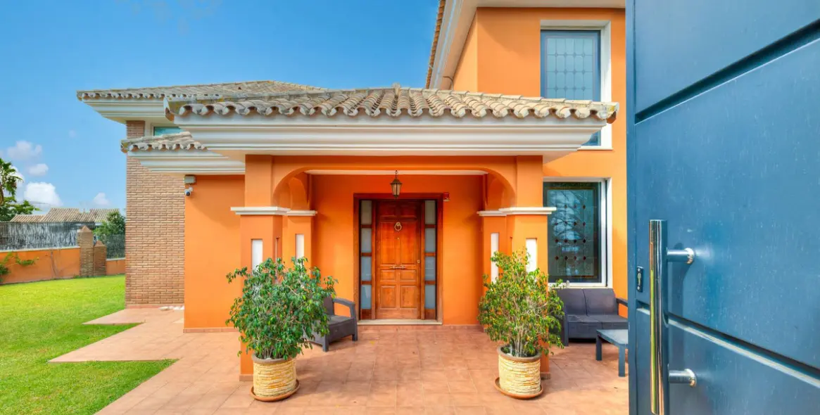 Продажа  отдельно стоящей виллы в Benalmadena Costa 6