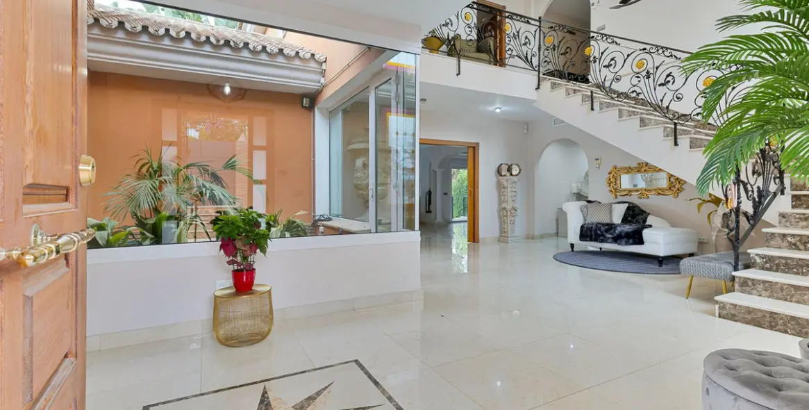 Продажа  отдельно стоящей виллы в Benalmadena Costa 7