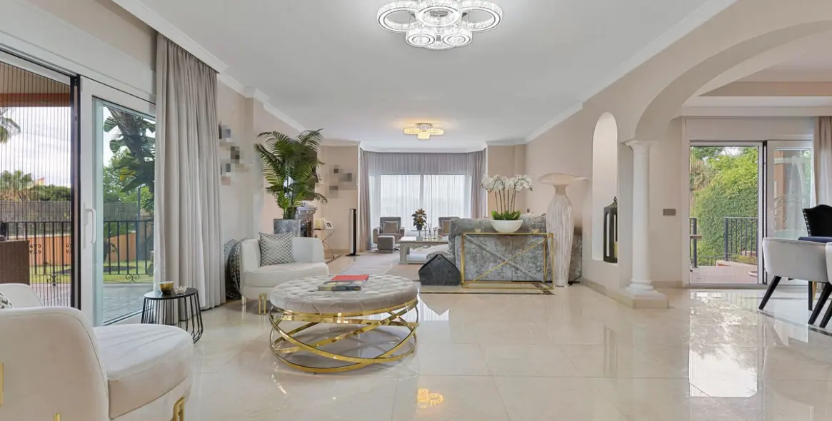 Продажа  отдельно стоящей виллы в Benalmadena Costa 9