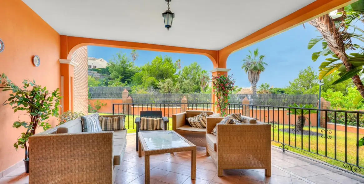 Продажа  отдельно стоящей виллы в Benalmadena Costa 12