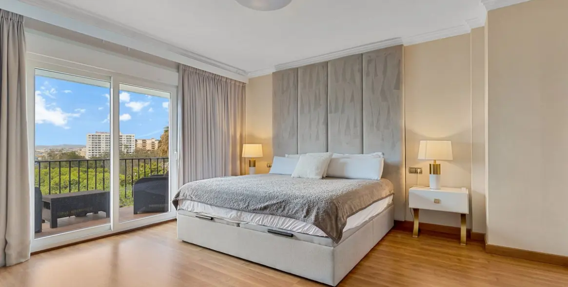 Продажа  отдельно стоящей виллы в Benalmadena Costa 19