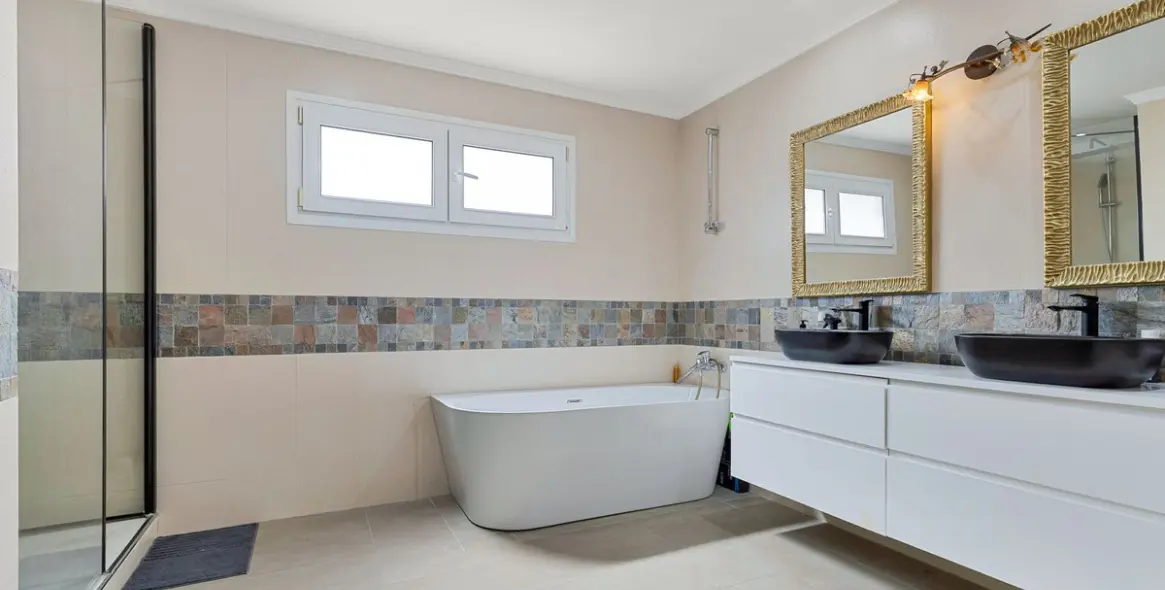 Продажа  отдельно стоящей виллы в Benalmadena Costa 22