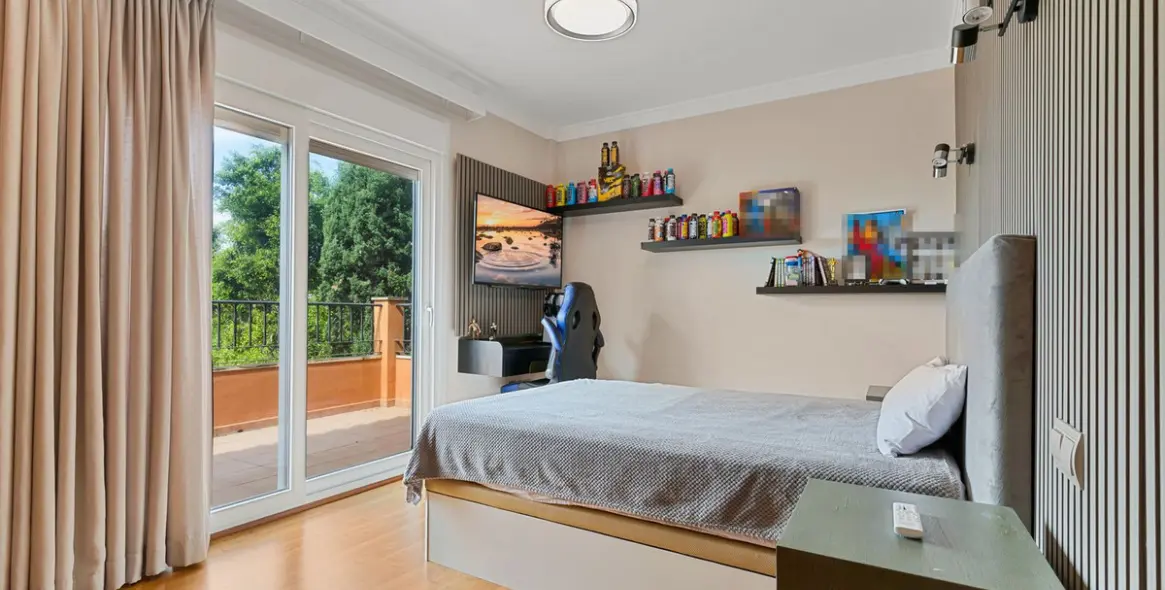 Продажа  отдельно стоящей виллы в Benalmadena Costa 26