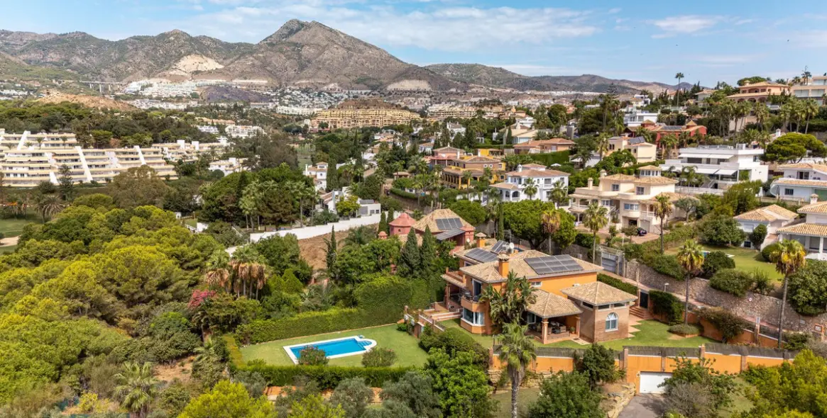 Продажа  отдельно стоящей виллы в Benalmadena Costa 35