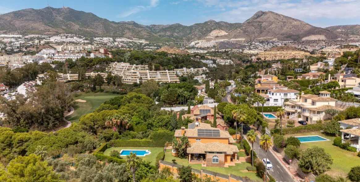 Продажа  отдельно стоящей виллы в Benalmadena Costa 36