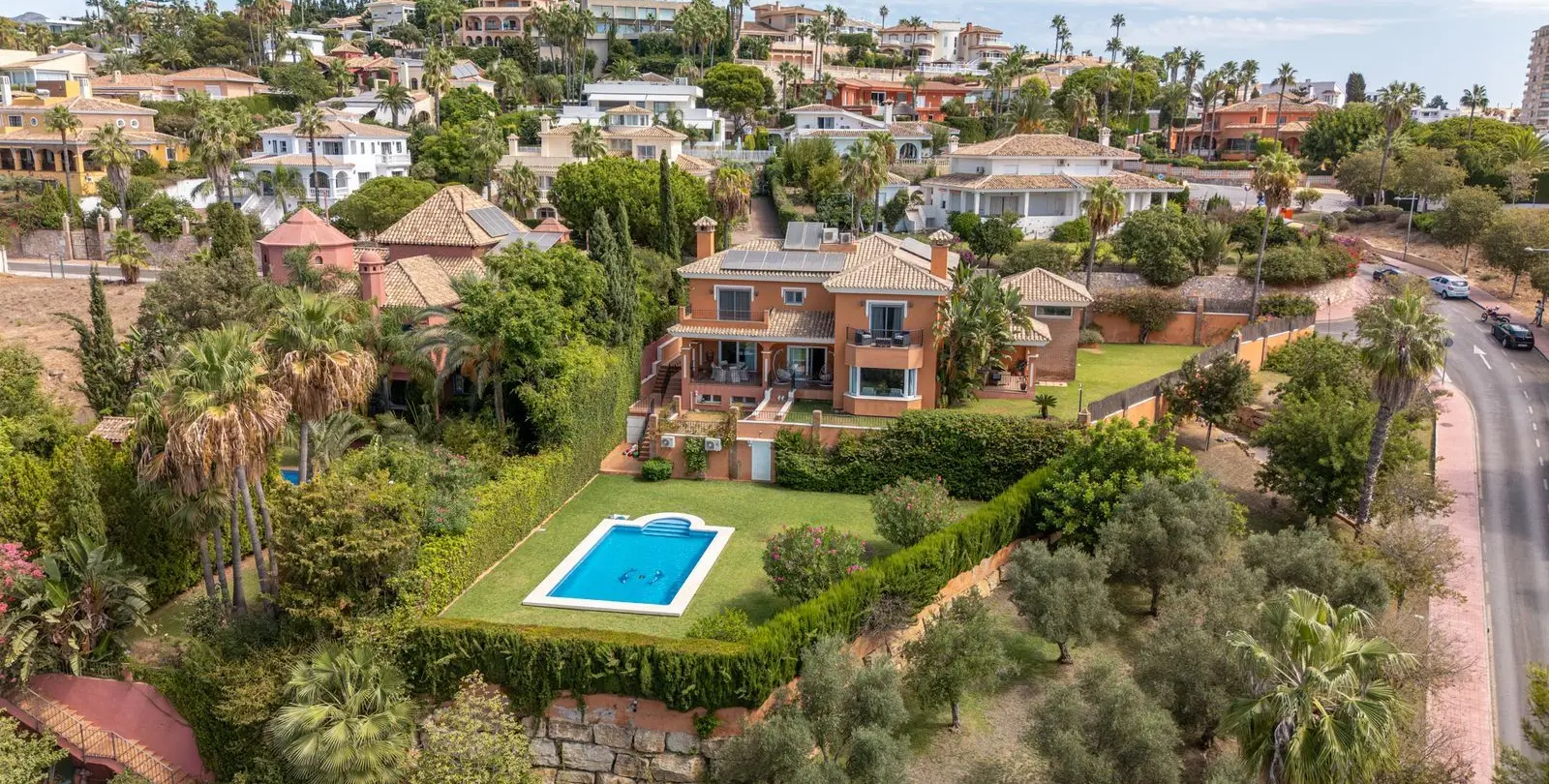 Sale of detached villa in Benalmadena Costa 1