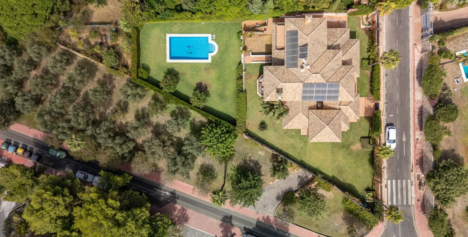 Sale of detached villa in Benalmadena Costa 2