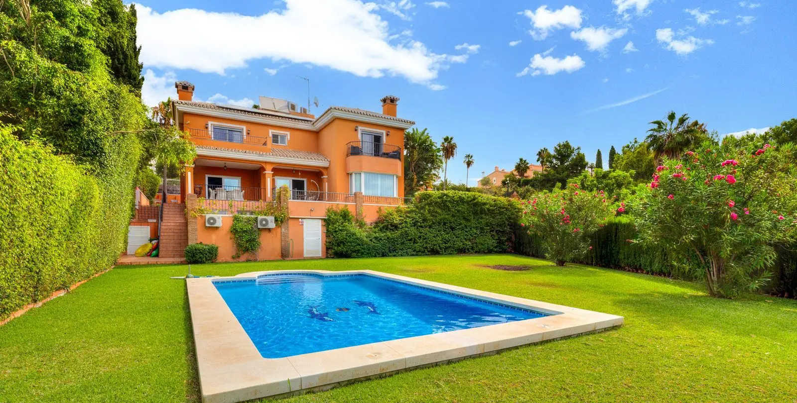 Sale of detached villa in Benalmadena Costa 3